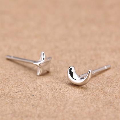 925 silver moon and star ear stud e..